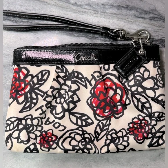Coach graffiti wristlet shop